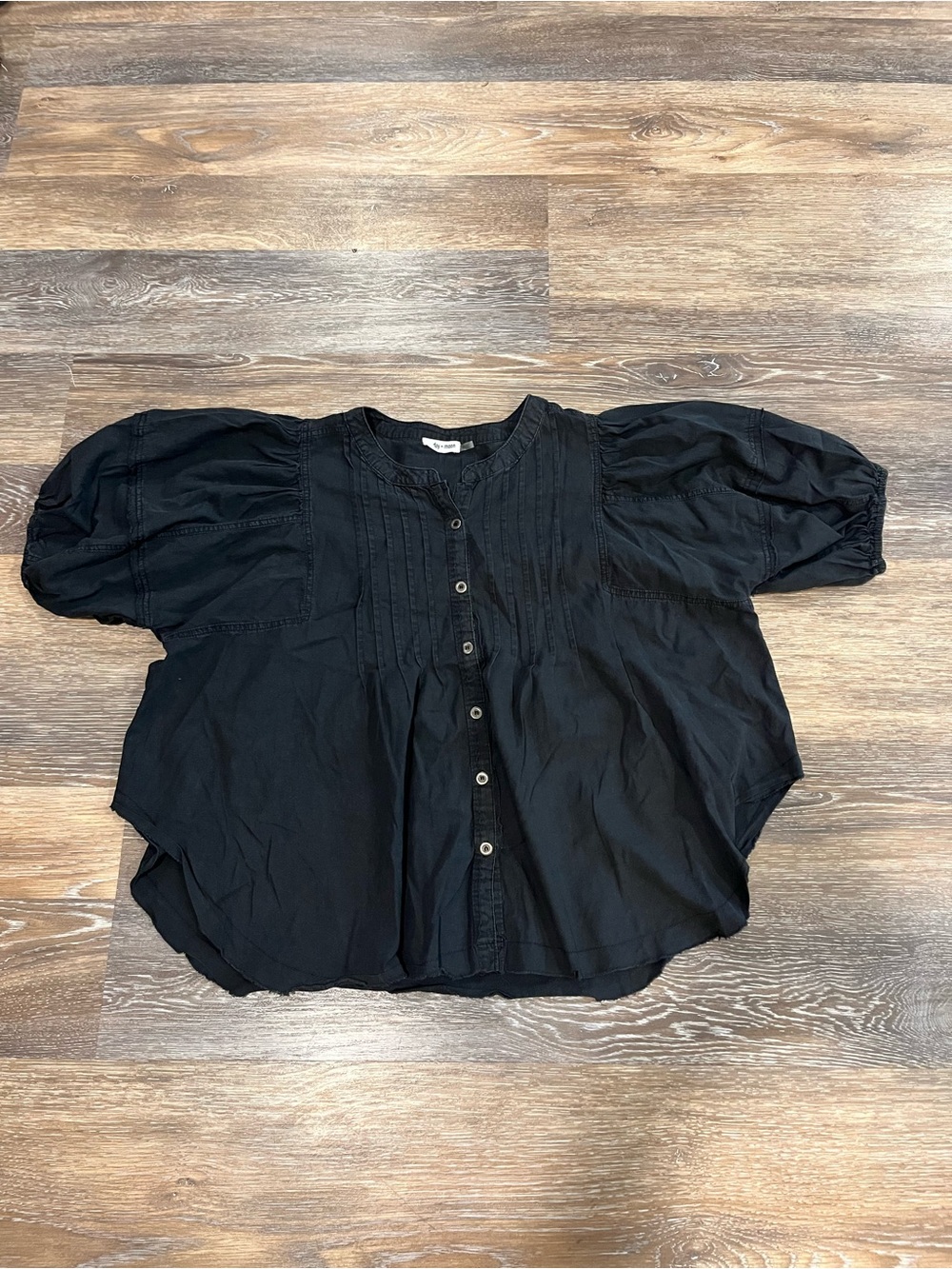 Women’s Black Button-Front Puff Sleeve Top